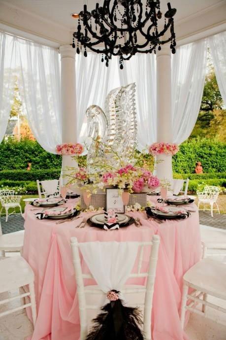 décoration de table rose et noir mariage theme princesse